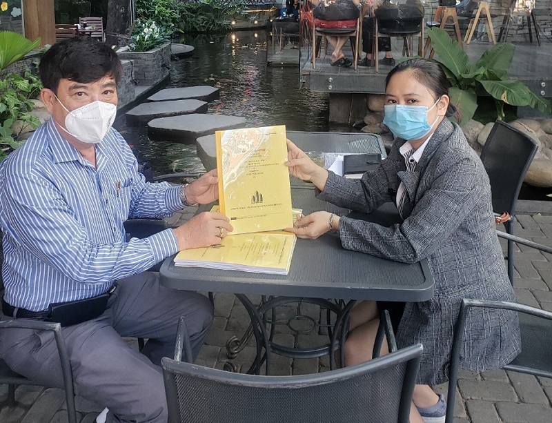 Kiến trúc sư bàn giao và thuyết trình chi tiết về phương án thiết kế nội thất chung cư